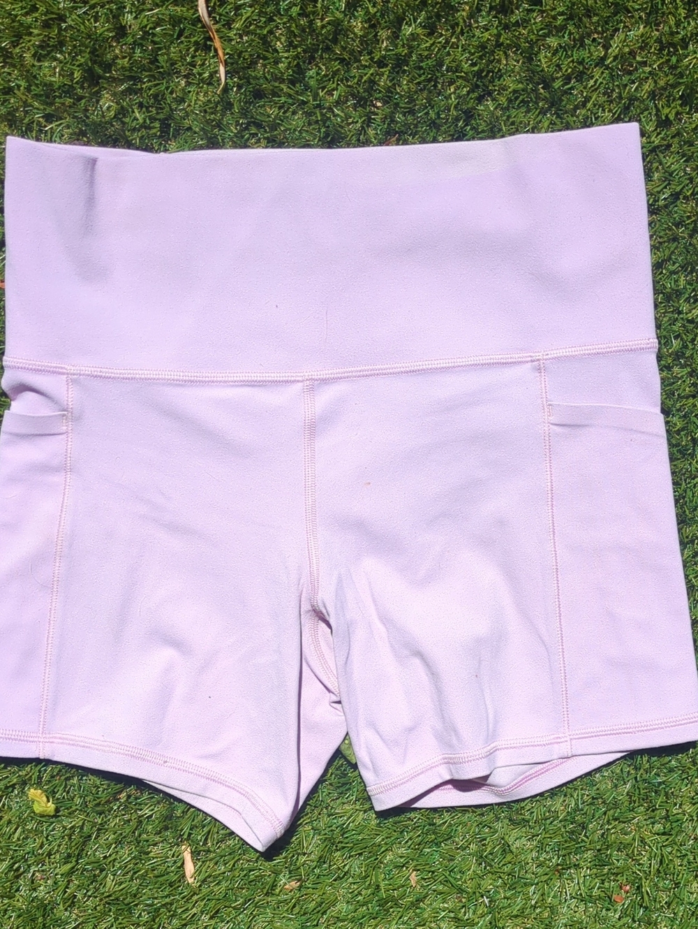 Athleta Salutation Stash Pocket II Light Lavender High-Rise Shorts, 5in
